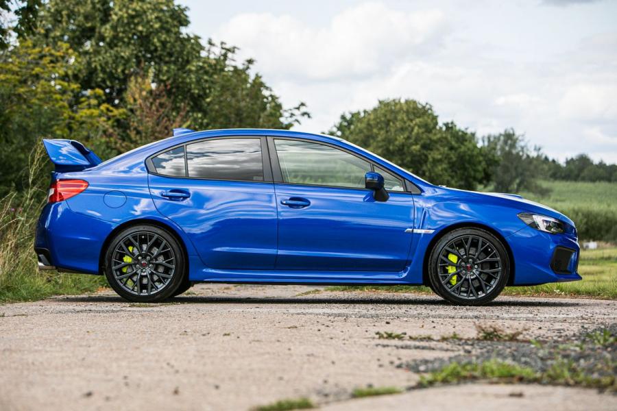  Subaru WRX STI Final Edition 2017 года  (UK) (фото 16 из 21)